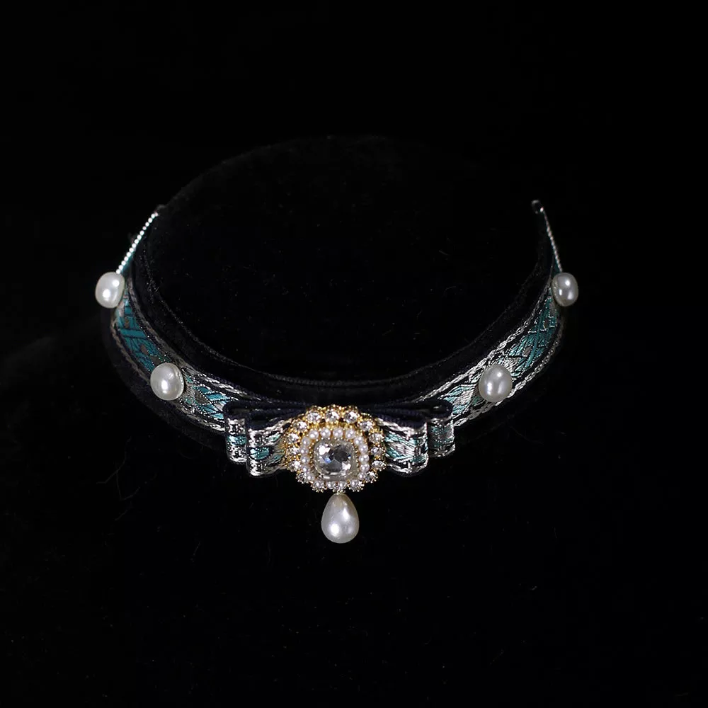 Velvet Choker Collar for Cats Velvet Choker Collar for Cats